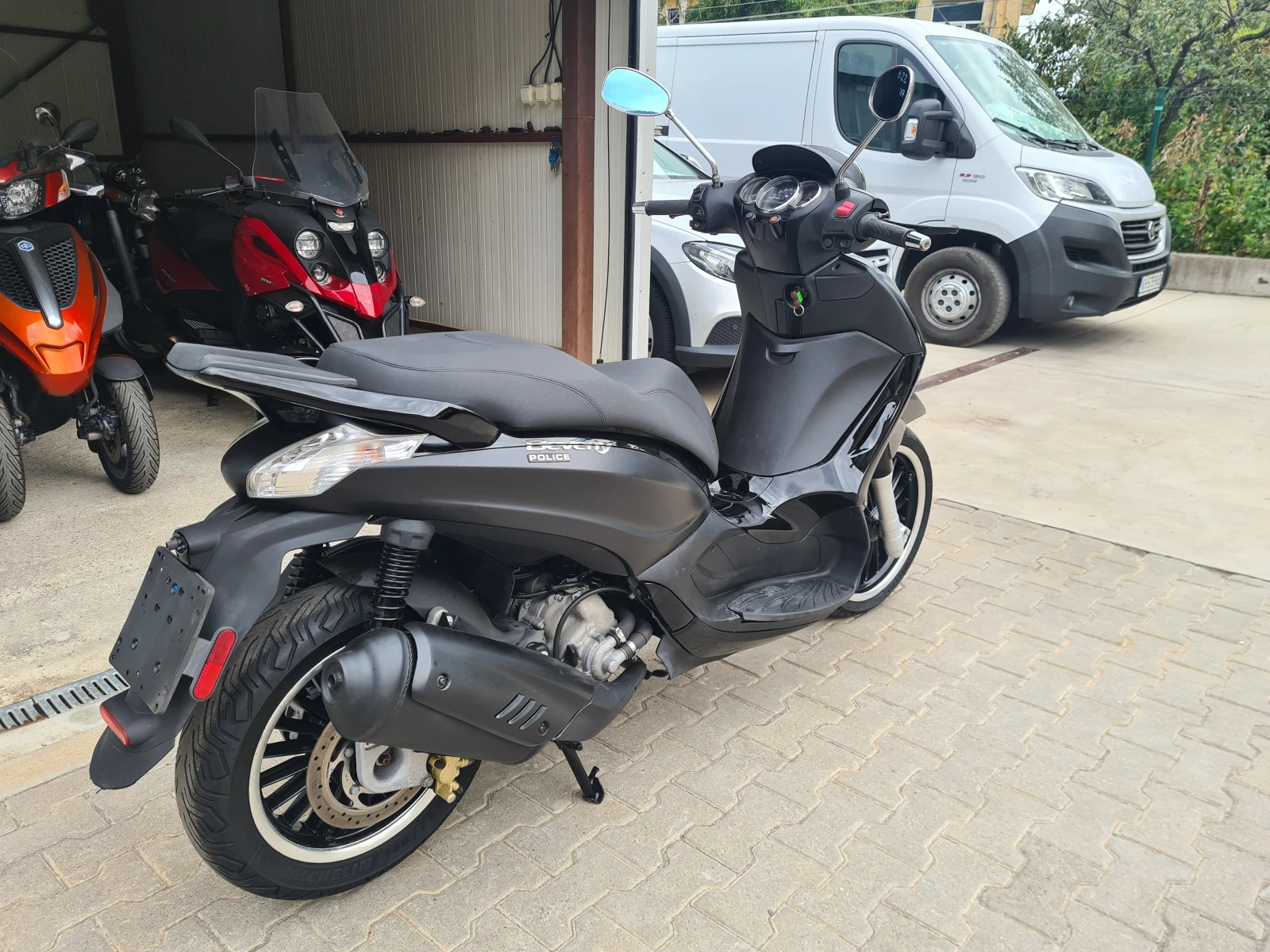 Piaggio Beverly 300i Police ABS/ASR - изображение 3