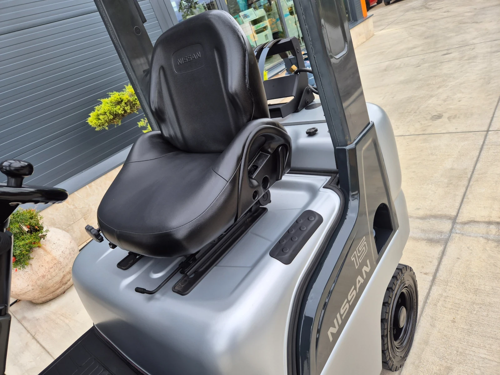  Nissan  / +  / ! | Mobile.bg   10