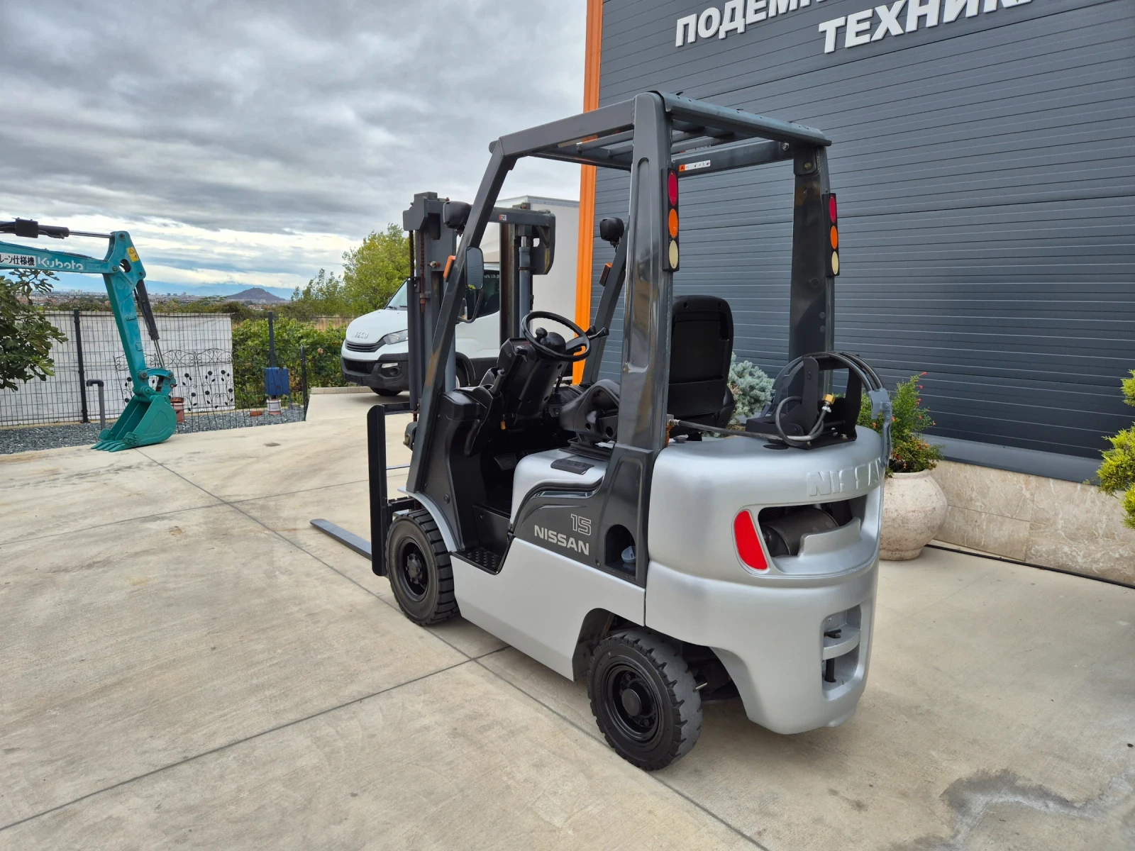  Nissan  / +  / ! | Mobile.bg   3