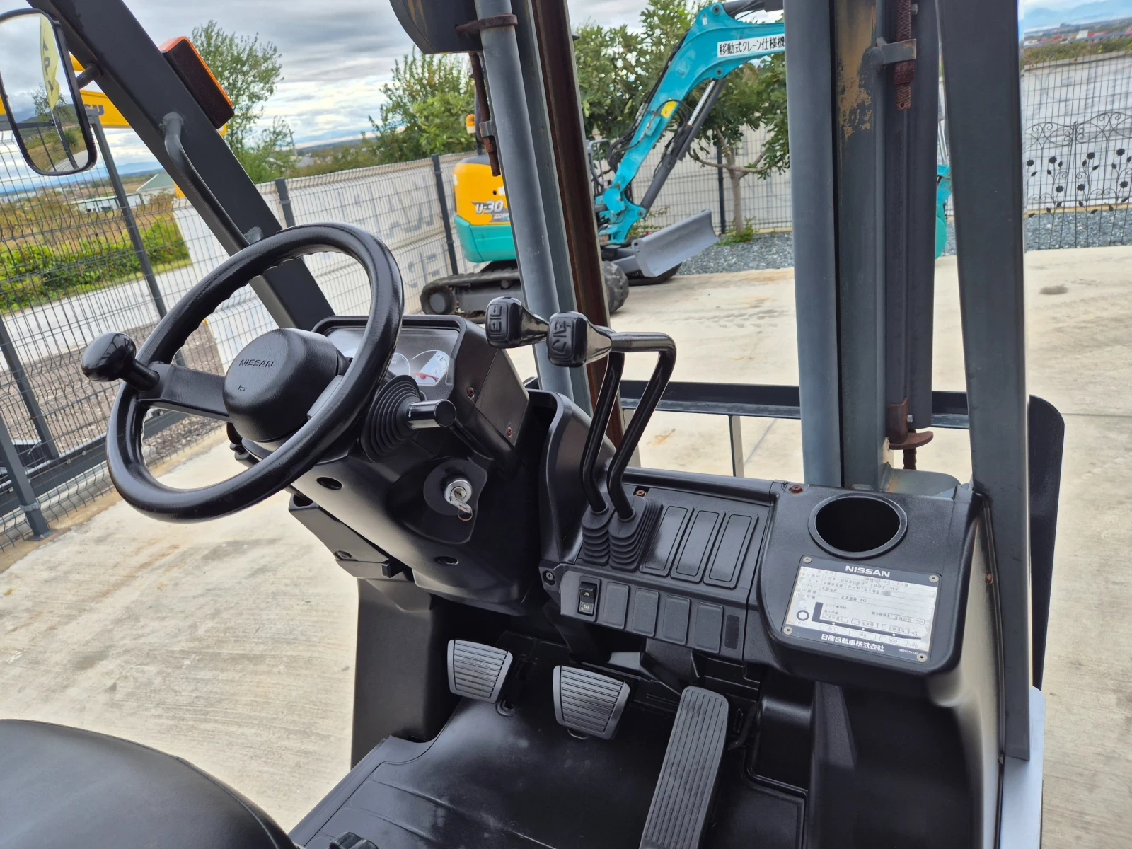  Nissan  / +  / ! | Mobile.bg   11