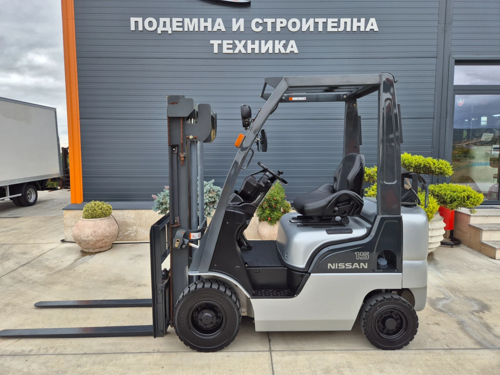  Nissan  / +  / ! | Mobile.bg   2