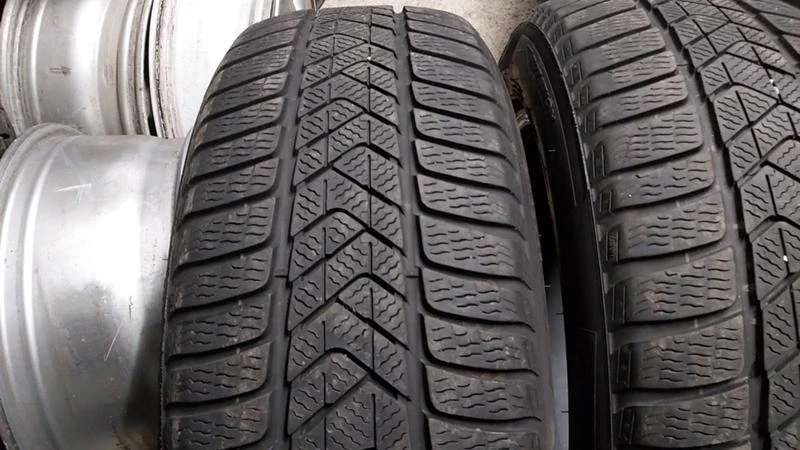 Гуми Зимни 225/45R17, снимка 3 - Гуми и джанти - 27564842