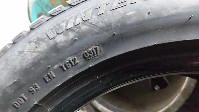 Гуми Зимни 225/45R17, снимка 8 - Гуми и джанти - 27564842