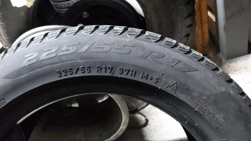 Гуми Зимни 225/45R17, снимка 7 - Гуми и джанти - 27564842