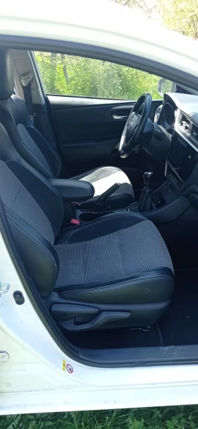 Toyota Auris, снимка 6