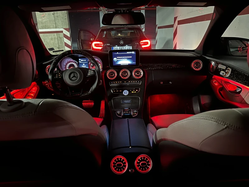 Mercedes-Benz C 400 - BRABUS ПАКЕТ/CARPLAY/64 АМБИЕНТ/КАСКО | 116К КМ , снимка 16 - Автомобили и джипове - 52711236