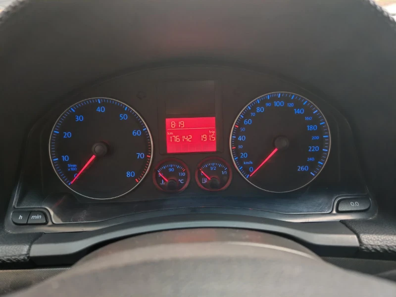 VW Golf 1.6 FSI , снимка 12 - Автомобили и джипове - 52746383