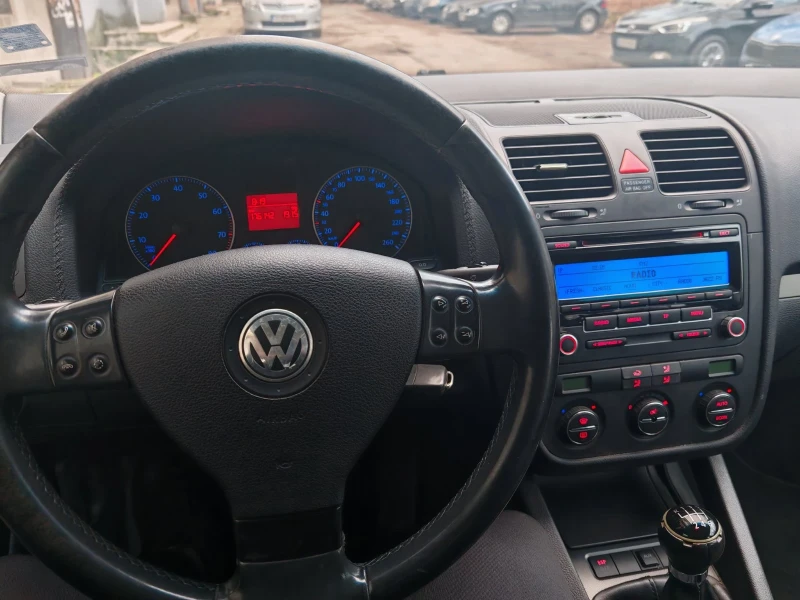 VW Golf 1.6 FSI , снимка 11 - Автомобили и джипове - 52746383