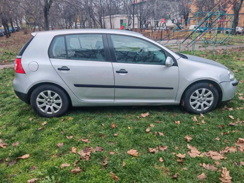 VW Golf 1.6 FSI , снимка 4 - Автомобили и джипове - 52746383