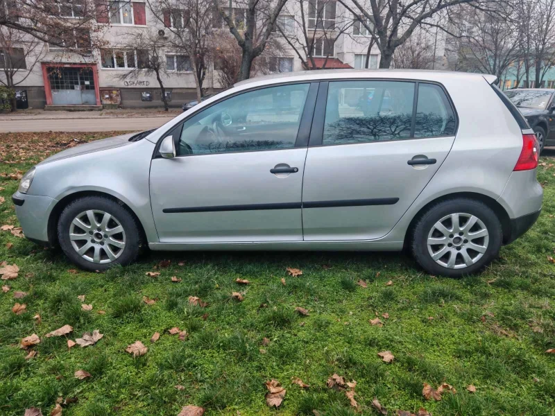 VW Golf 1.6 FSI , снимка 8 - Автомобили и джипове - 52746383