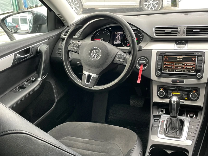 VW Passat 2.0TDI/DSG/КОЖА/NAVI/ПОДГРЕВ/Сервизна История/, снимка 13 - Автомобили и джипове - 53261372