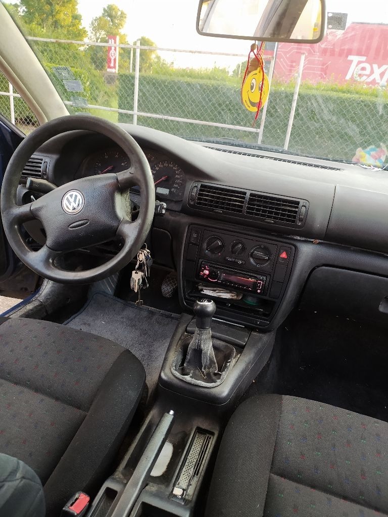 VW Passat 1.9 тди , снимка 8 - Автомобили и джипове - 42250739