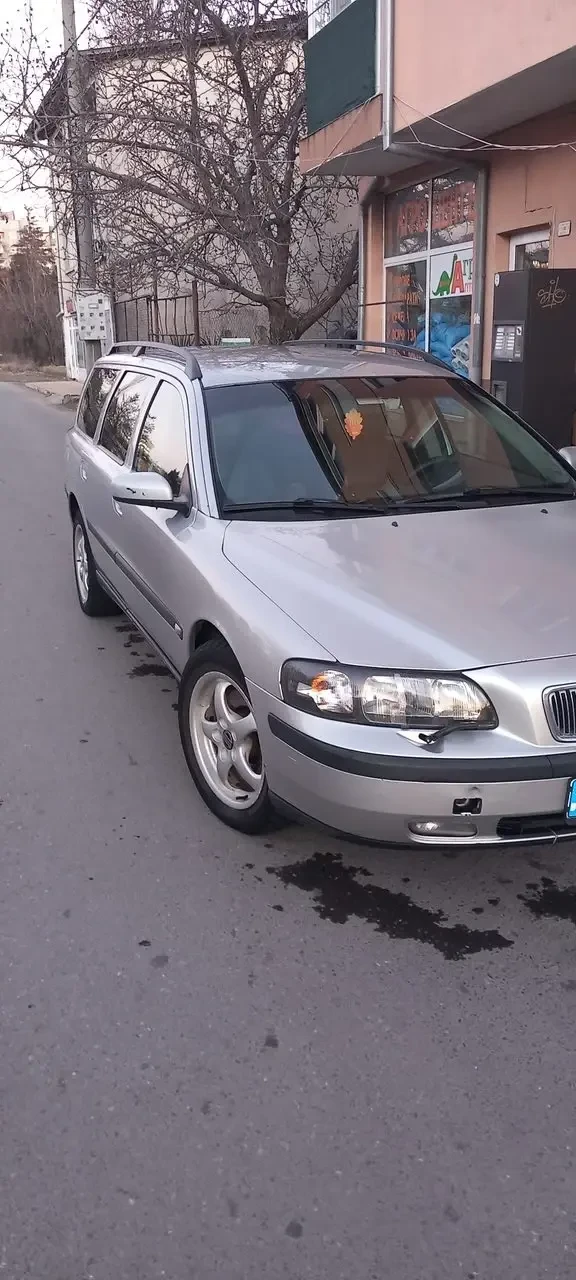 Volvo V70 Фабричен метан , снимка 2 - Автомобили и джипове - 48858017