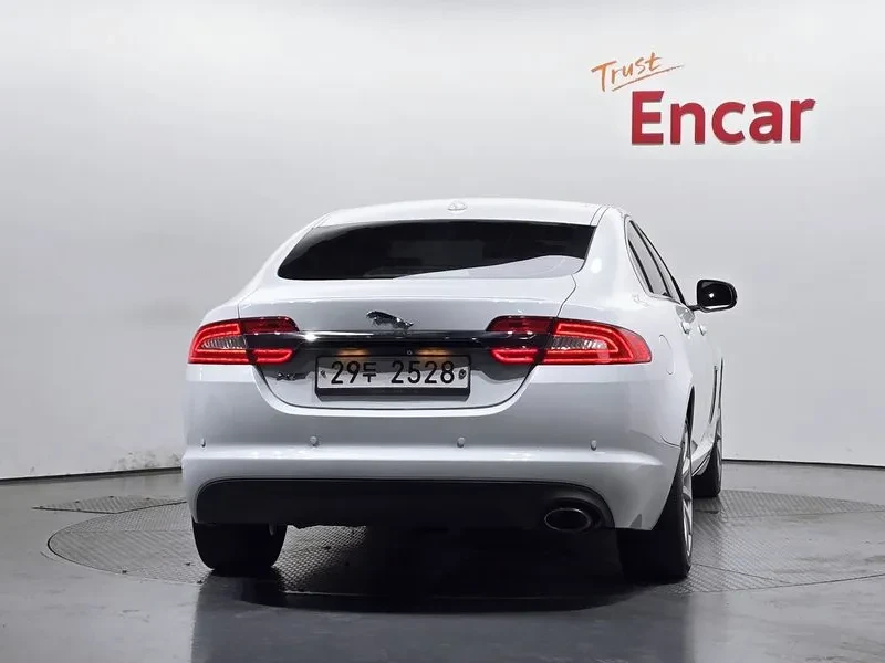 Jaguar Xf 2.2D Luxury X250, снимка 4 - Автомобили и джипове - 55749304