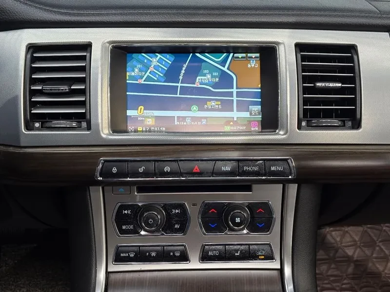 Jaguar Xf 2.2D Luxury X250, снимка 15 - Автомобили и джипове - 55749304
