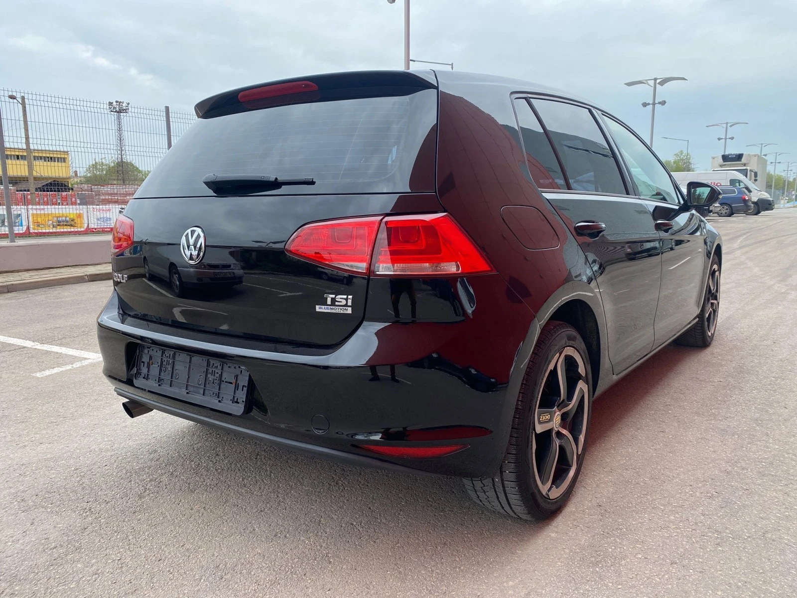 VW Golf 1.2 TSI 105 к.с. КАТО НОВ - изображение 7