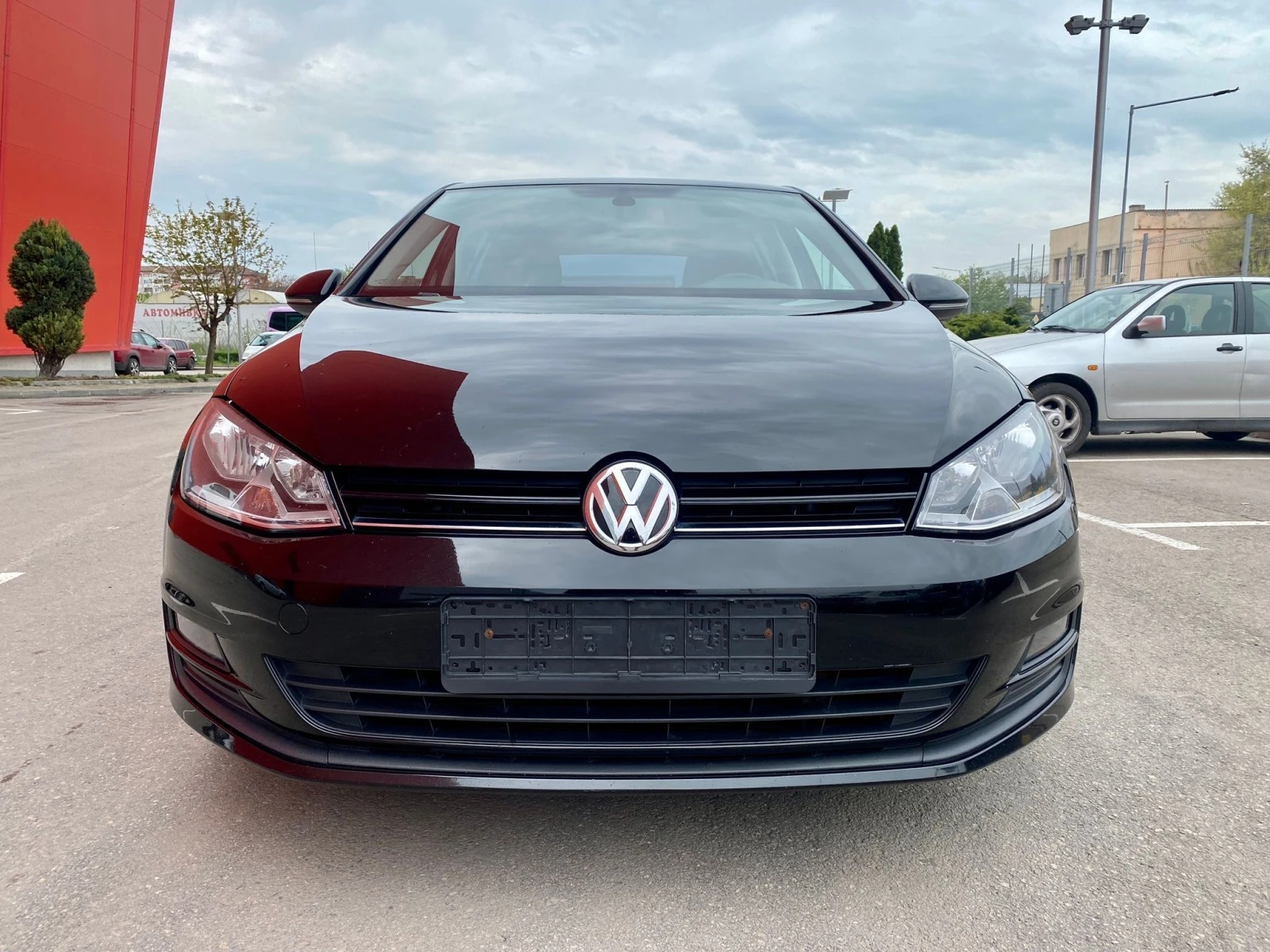 VW Golf 1.2 TSI 105 к.с. КАТО НОВ - изображение 2