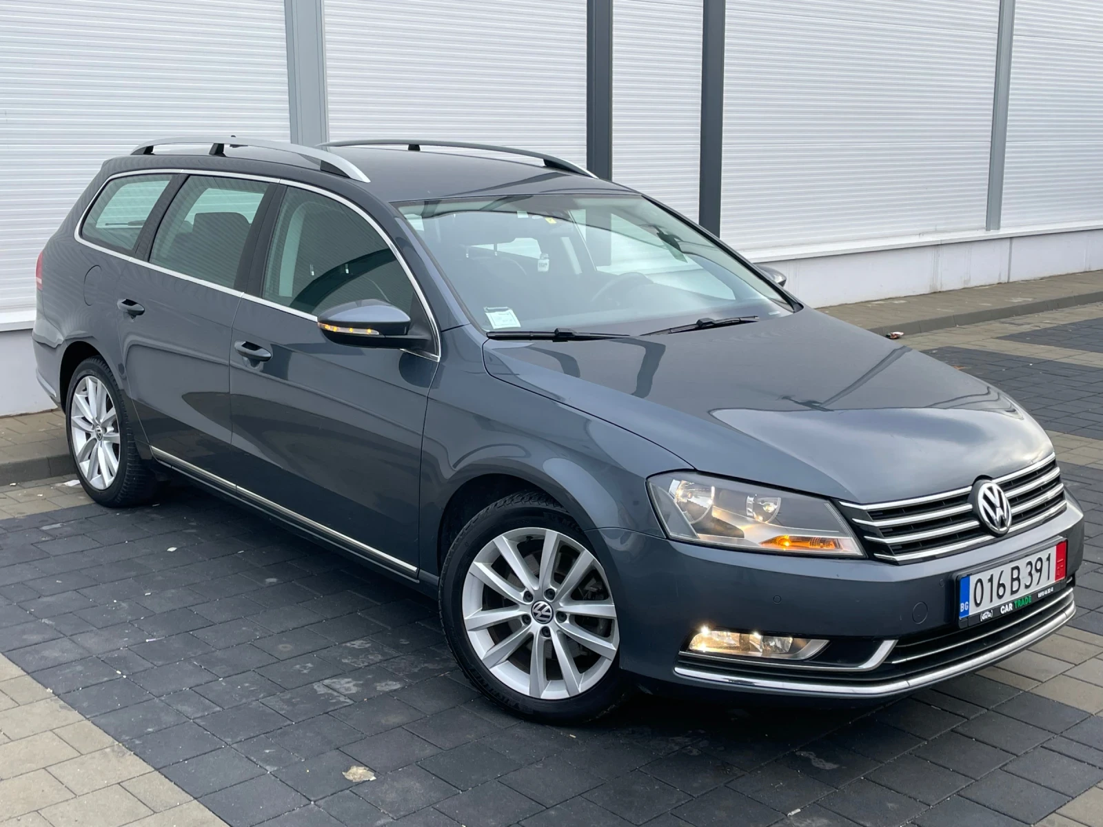 VW Passat 2.0TDI/DSG/КОЖА/NAVI/ПОДГРЕВ/Сервизна История/ - изображение 3