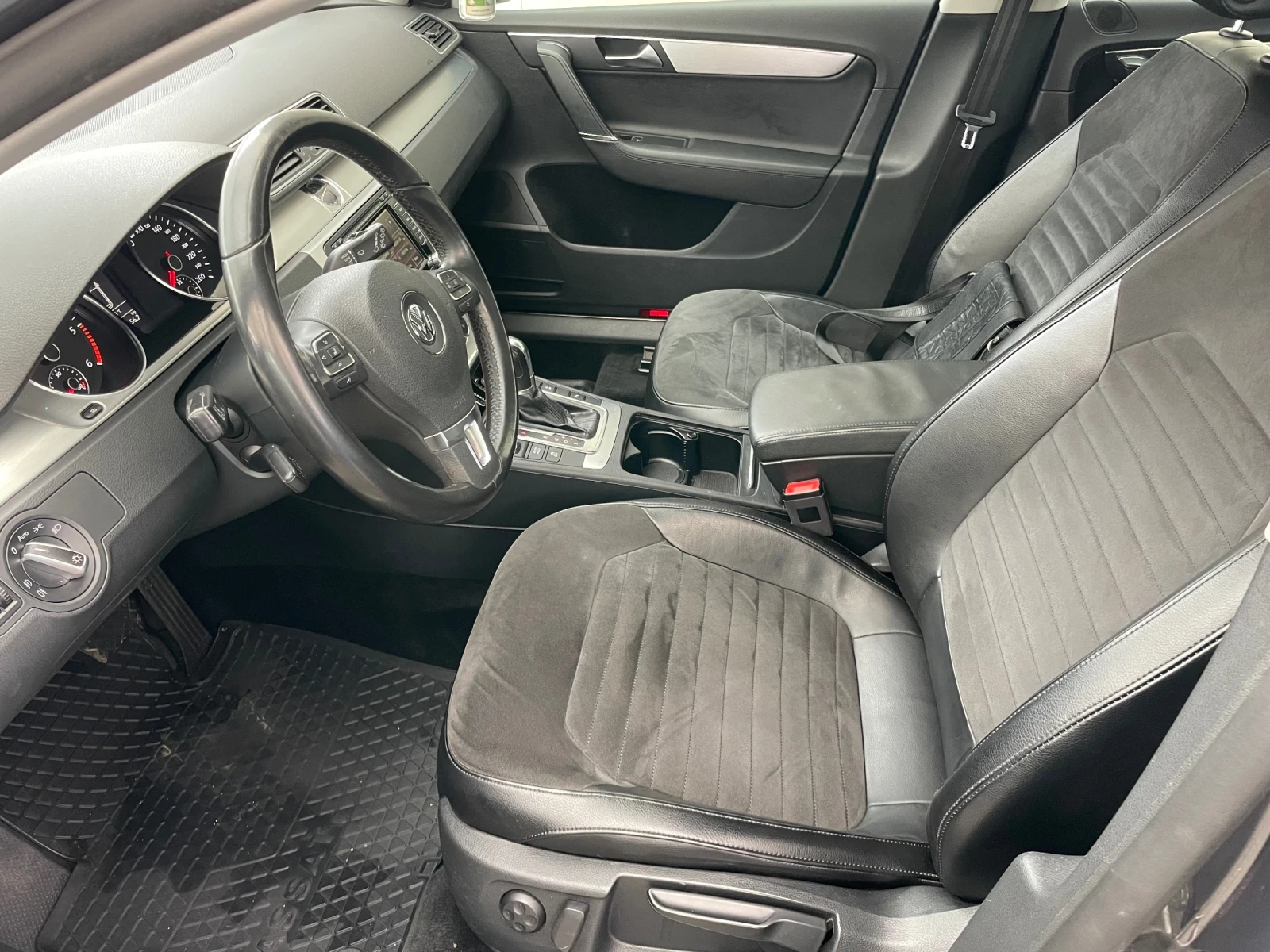 VW Passat 2.0TDI/DSG/КОЖА/NAVI/ПОДГРЕВ/Сервизна История/ - изображение 8