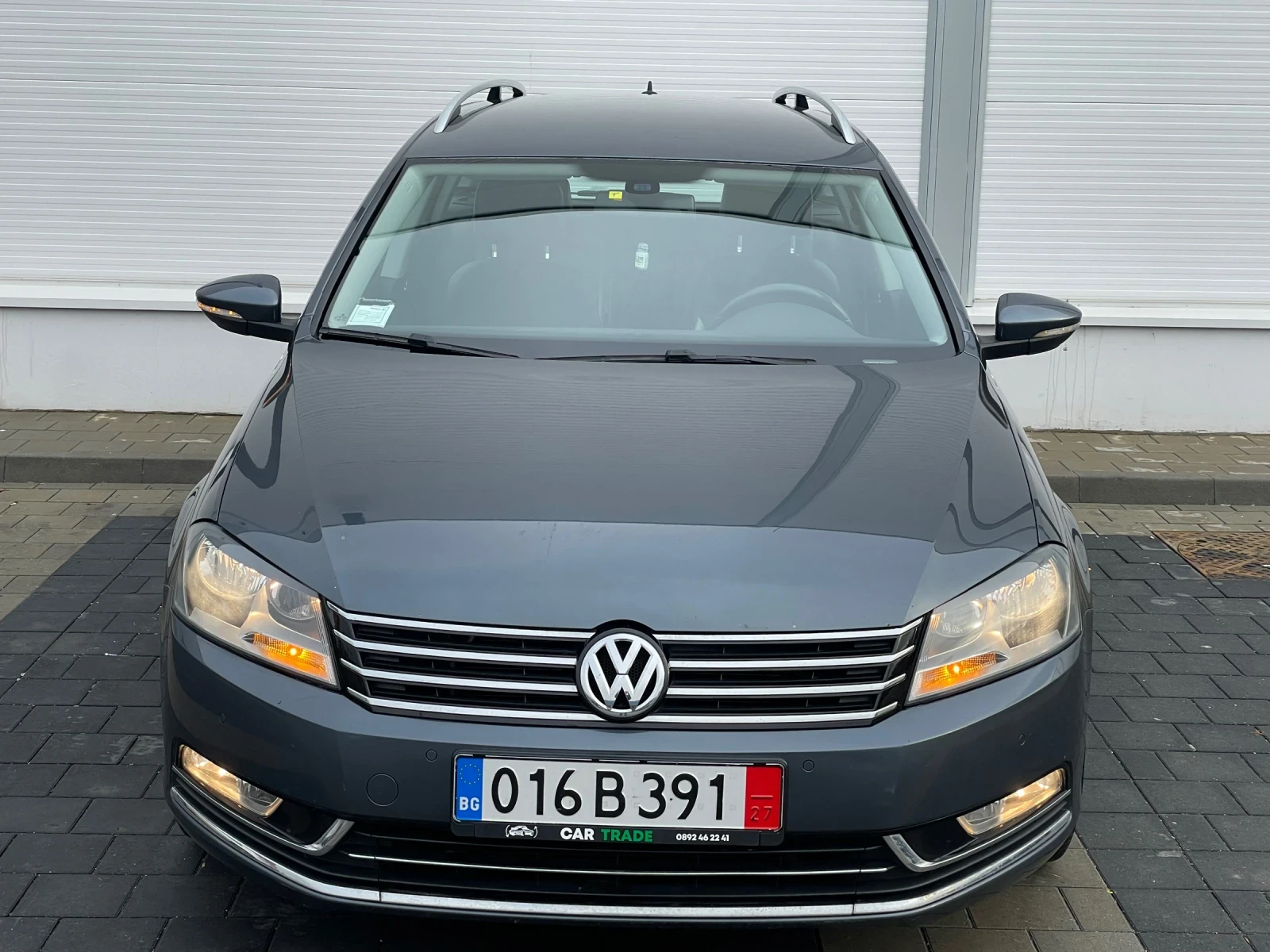 VW Passat 2.0TDI/DSG/КОЖА/NAVI/ПОДГРЕВ/Сервизна История/ - изображение 2