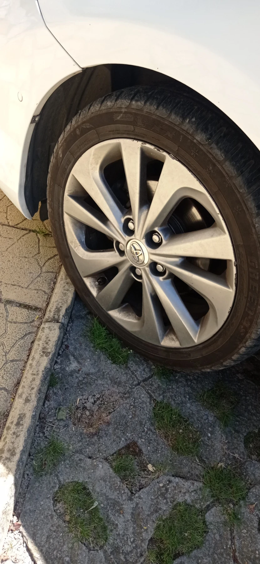 Toyota Auris, снимка 15 - Автомобили и джипове - 53726121