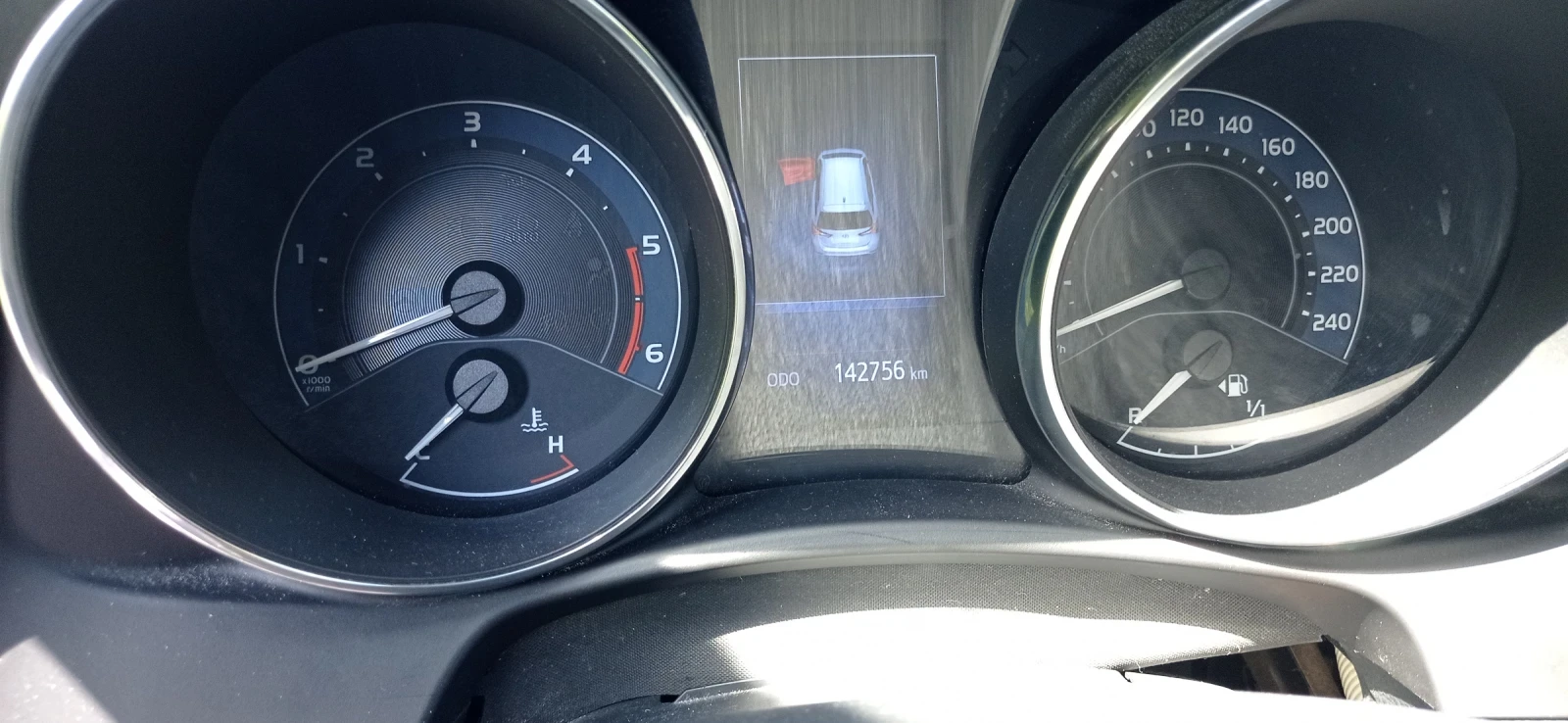 Toyota Auris, снимка 9 - Автомобили и джипове - 53726121