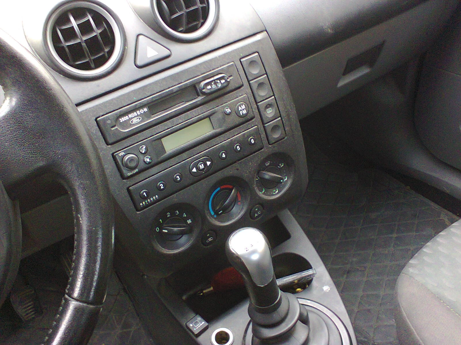 Ford Fiesta Газ/Бензин 1.4-80 коня* Климатик* , снимка 9 - Автомобили и джипове - 53754296