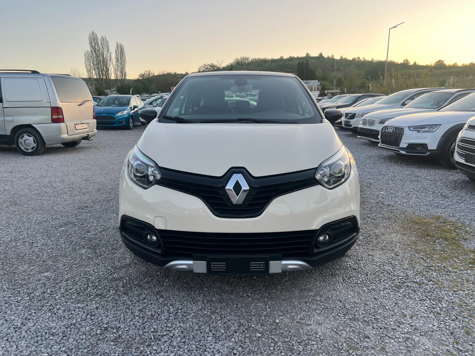 Renault Captur 1.5cdi Avtomat kamera Nav Euro6, снимка 2 - Автомобили и джипове - 54323993