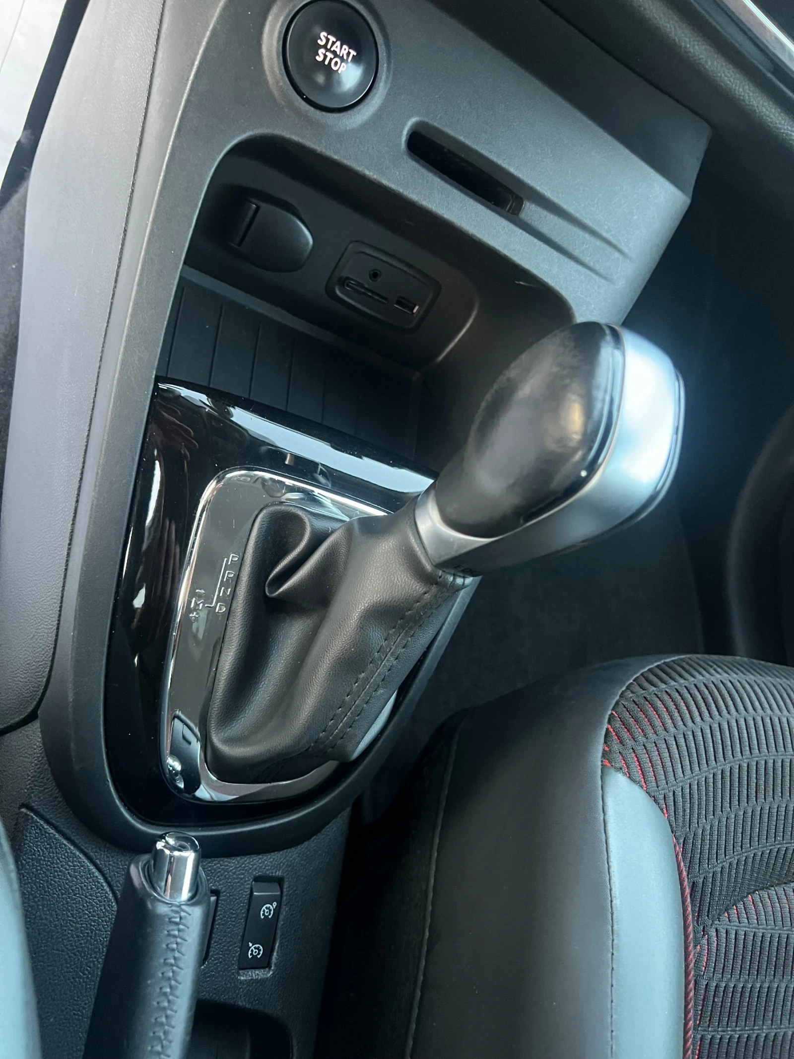 Renault Captur 1.5cdi Avtomat kamera Nav Euro6, снимка 13 - Автомобили и джипове - 54323993