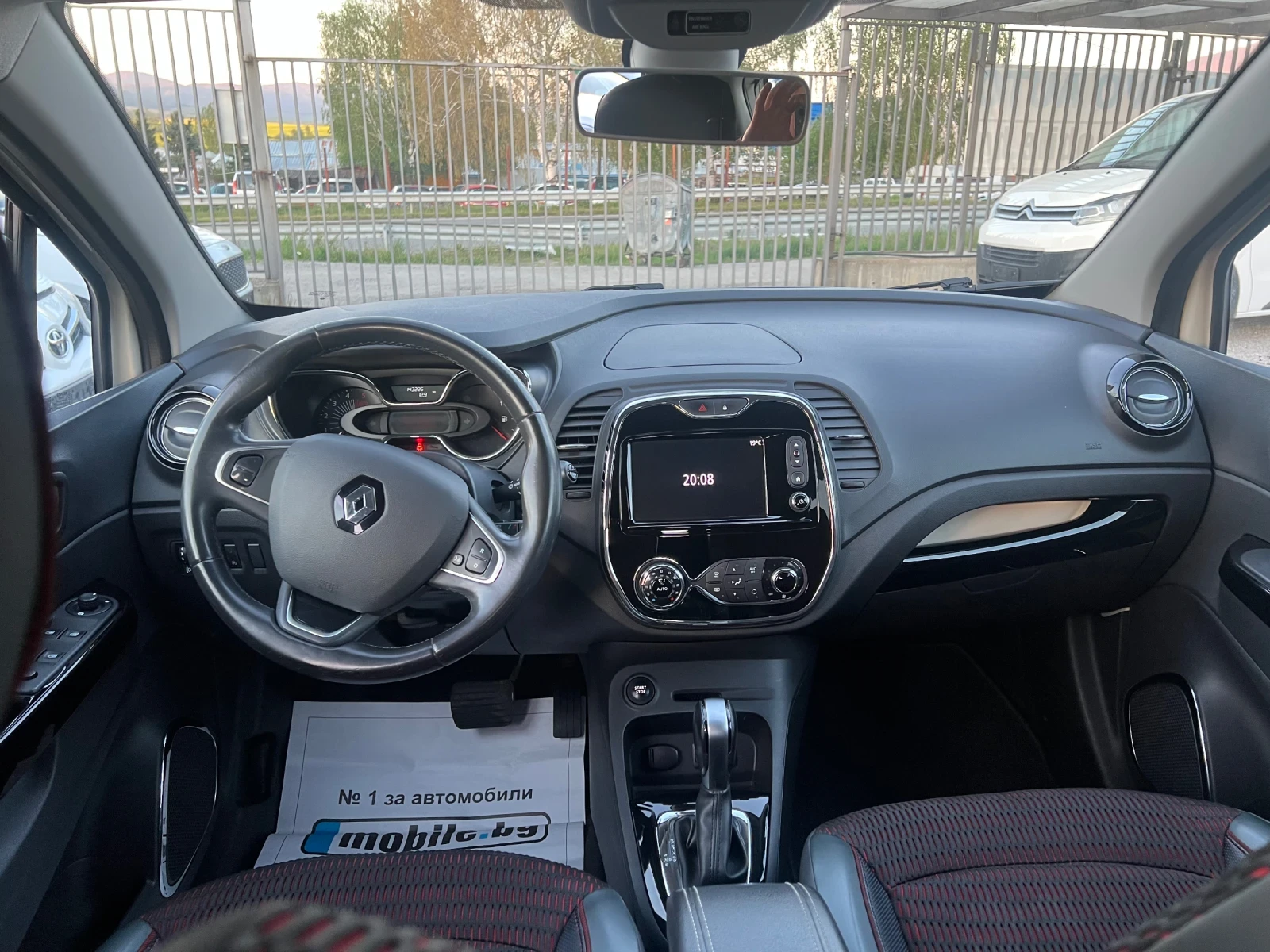 Renault Captur 1.5cdi Avtomat kamera Nav Euro6, снимка 8 - Автомобили и джипове - 54323993