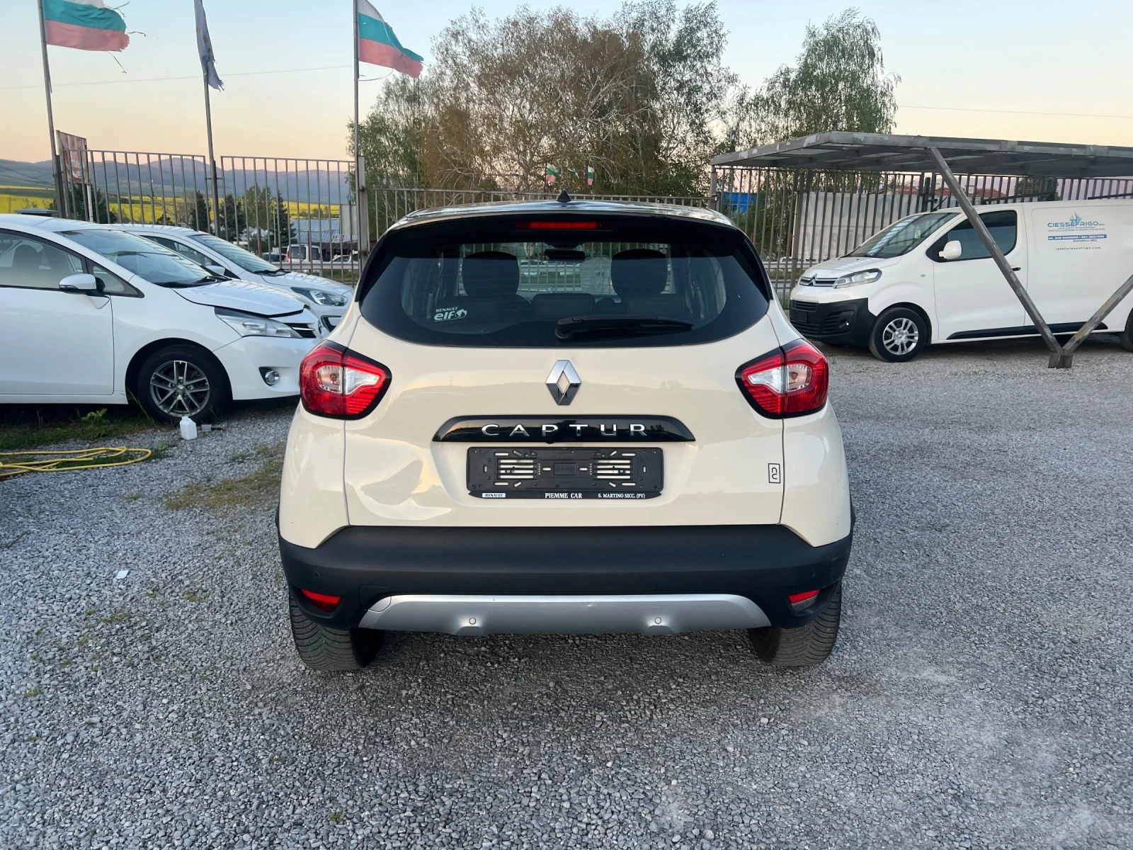 Renault Captur 1.5cdi Avtomat kamera Nav Euro6, снимка 5 - Автомобили и джипове - 54323993