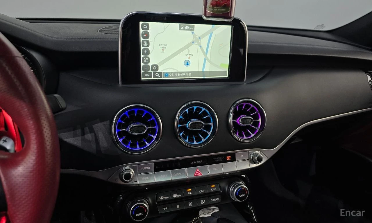 Kia Stinger 3.3 GT TURBO* 4x4* КОЖА* ПОДГРЕВ* ОБДУХВАНЕ* HUD, снимка 13 - Автомобили и джипове - 54635573