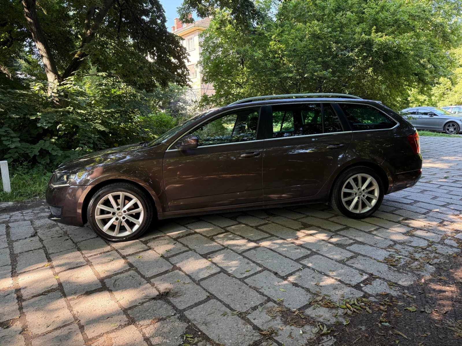 Skoda Octavia 1.6 TDI/Led/Navi/Keyless, снимка 7 - Автомобили и джипове - 54821970