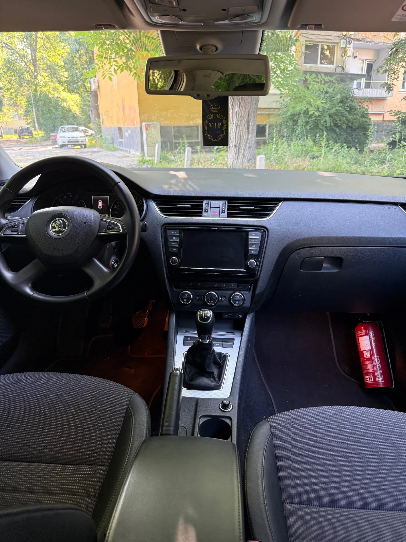 Skoda Octavia 1.6 TDI/Led/Navi/Keyless, снимка 9 - Автомобили и джипове - 54821970