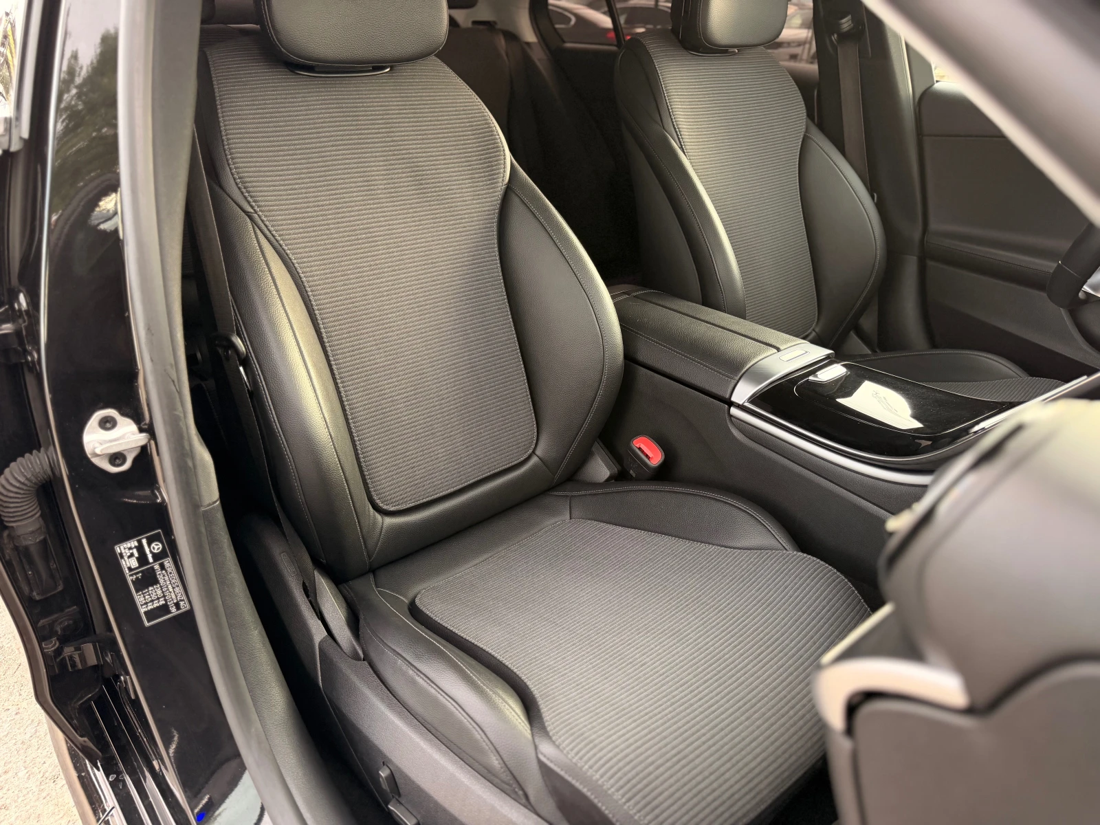 Mercedes-Benz C 220 d= 63 AMG= 9G-TRONIC= DISTRONIC= KEY FREE= CAMERA=, снимка 12 - Автомобили и джипове - 54825400