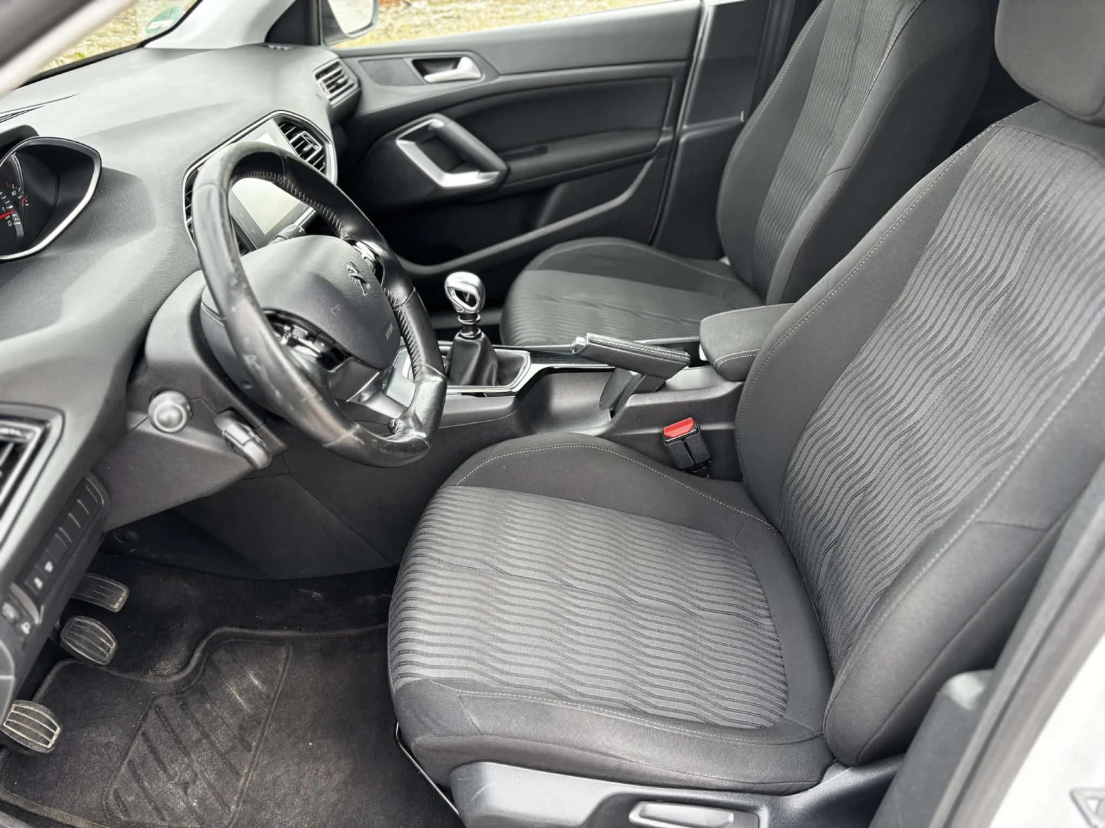 Peugeot 308 1.2, снимка 7 - Автомобили и джипове - 55231831