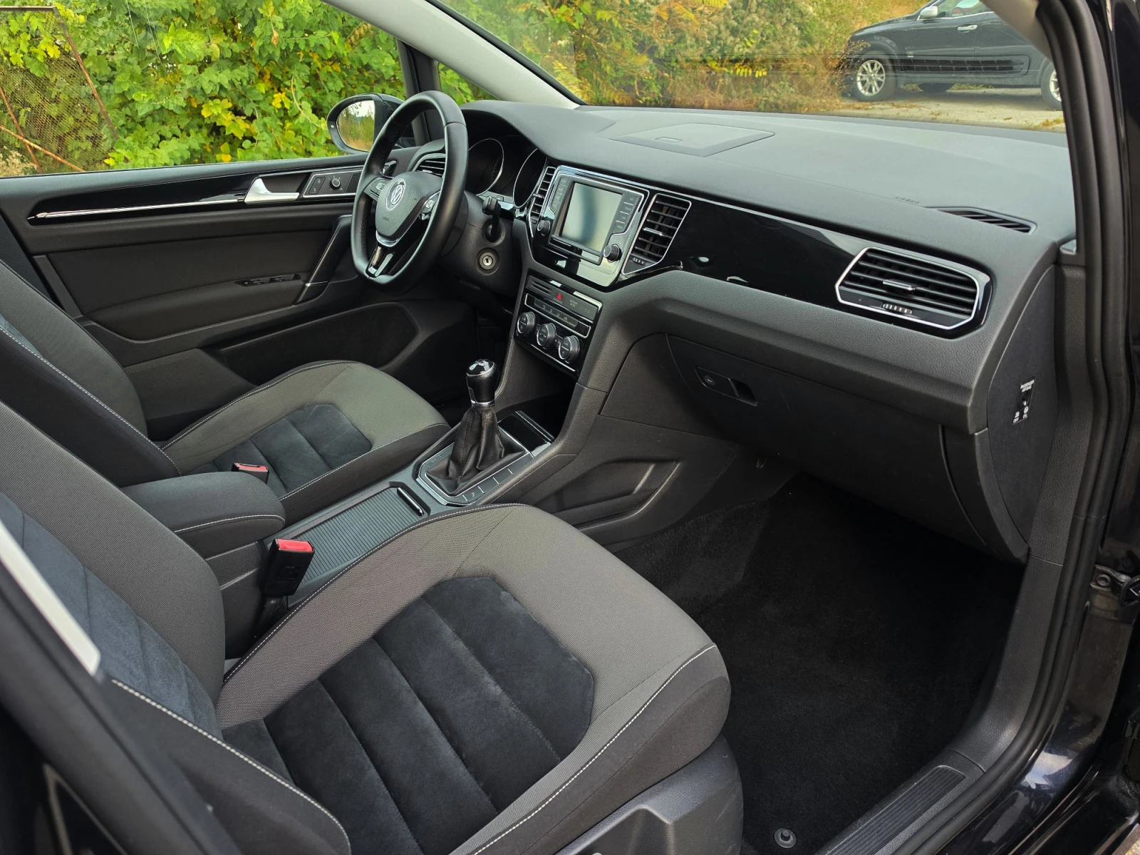 VW Golf 1.6 TDI SPORTSVAN NIGHLINE | Mobile.bg � ����������� 11
