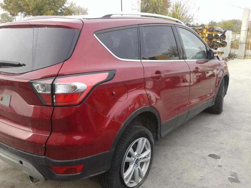 Ford Kuga 2.0d-na 4asti, снимка 8 - Автомобили и джипове - 23159828