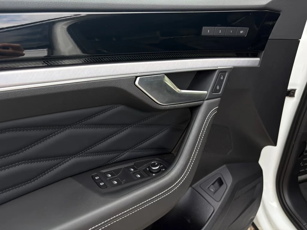 VW Touareg 3.0 TDI R-Line 4M, снимка 15 - Автомобили и джипове - 9805172