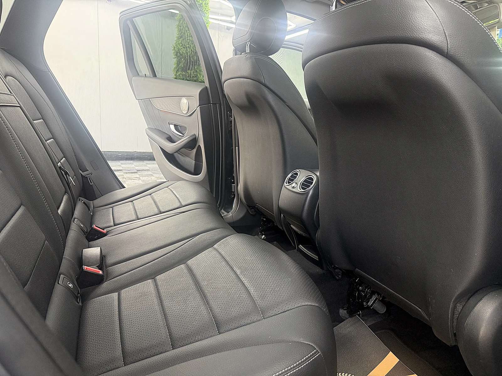 Mercedes-Benz GLC 250 PANORAMA/AMG-Line/360-kamera/СОБСТВЕН ЛИЗИНГ, снимка 11 - Автомобили и джипове - 53877134