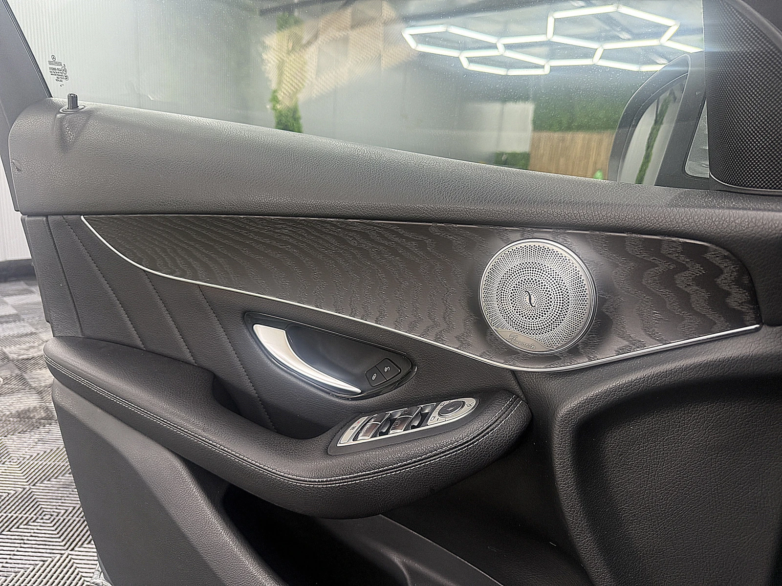 Mercedes-Benz GLC 250 PANORAMA/AMG-Line/360-kamera/СОБСТВЕН ЛИЗИНГ, снимка 9 - Автомобили и джипове - 53877134