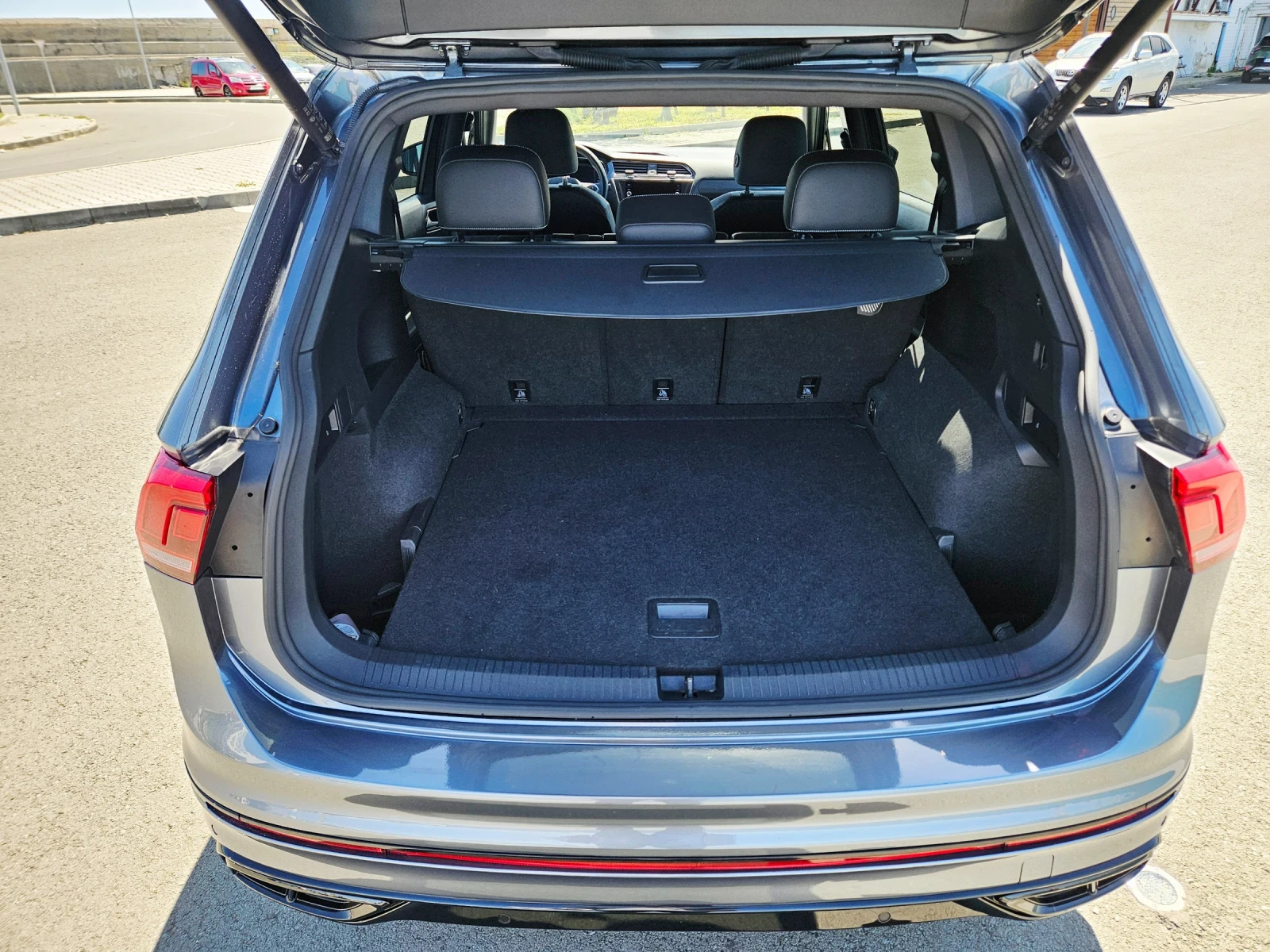 VW Tiguan R-line Black Edition, снимка 10 - Автомобили и джипове - 54370241