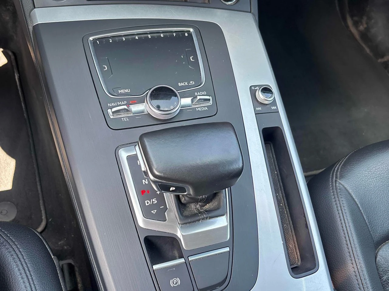 Audi Q5 Komfort, снимка 17 - Автомобили и джипове - 55800600