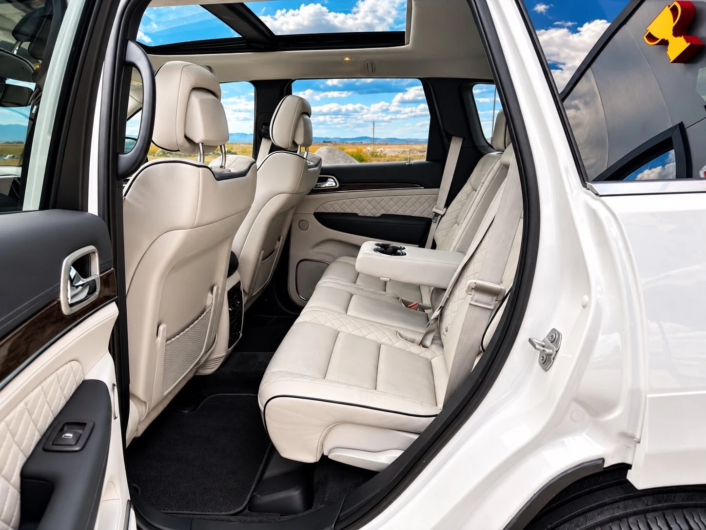 Jeep Grand cherokee SUMMIT 5.7 * ДИСТРОНИК* ОБДУХВАНЕ* ПАНОРАМА* , снимка 12 - Автомобили и джипове - 56213051