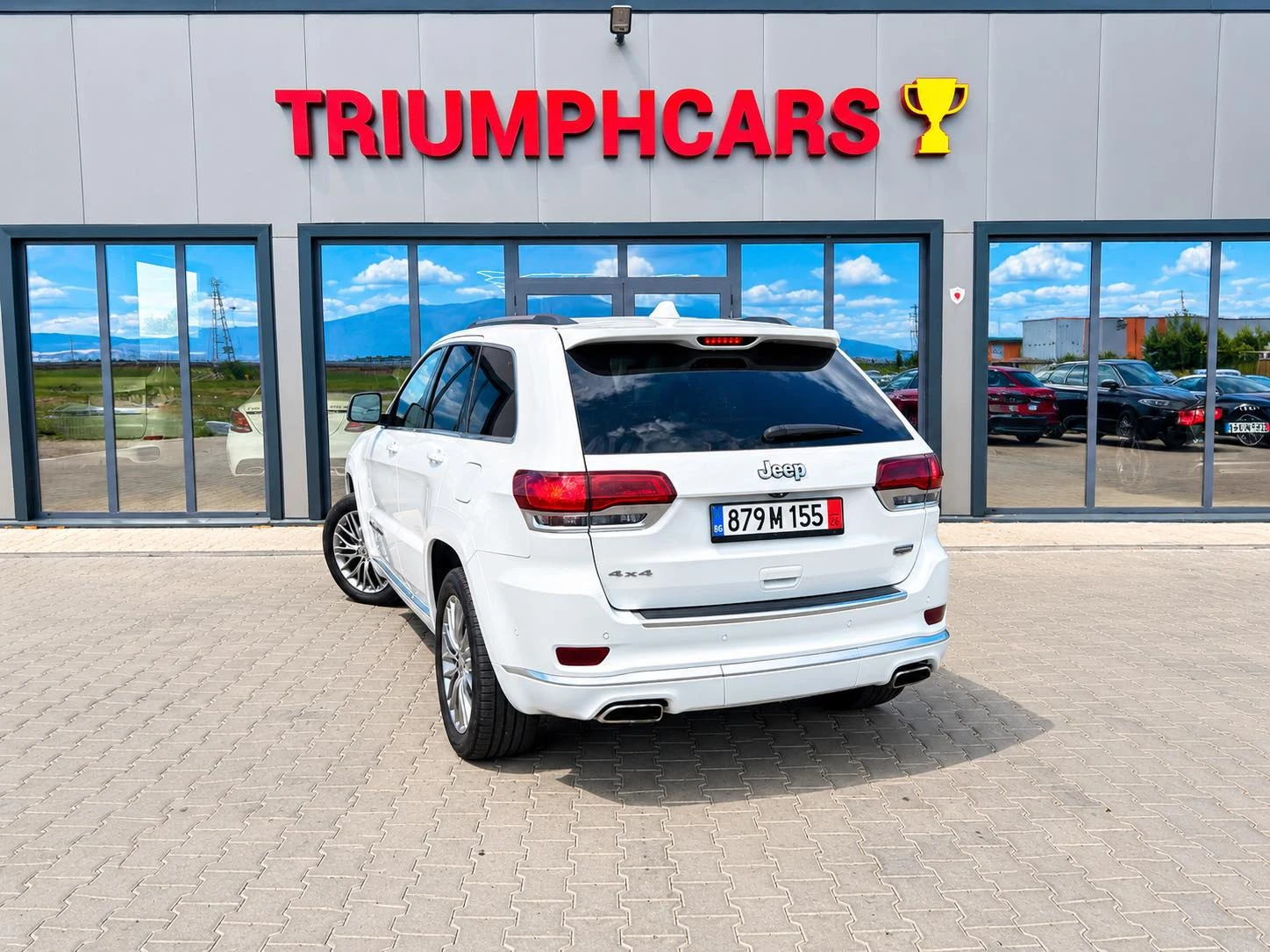Jeep Grand cherokee SUMMIT 5.7 * ДИСТРОНИК* ОБДУХВАНЕ* ПАНОРАМА* , снимка 4 - Автомобили и джипове - 56213051