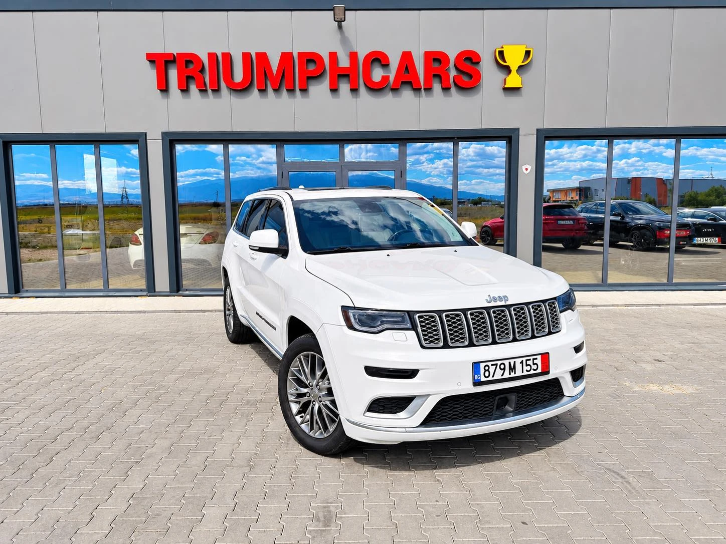 Jeep Grand cherokee SUMMIT 5.7 * ДИСТРОНИК* ОБДУХВАНЕ* ПАНОРАМА* , снимка 3 - Автомобили и джипове - 56213051