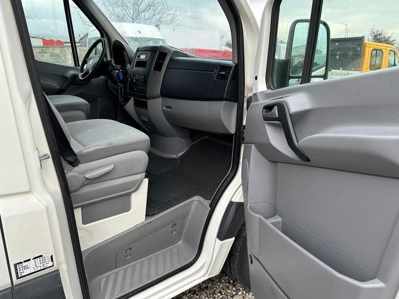 VW Crafter клима/темпомат, снимка 9 - Бусове и автобуси - 52883870