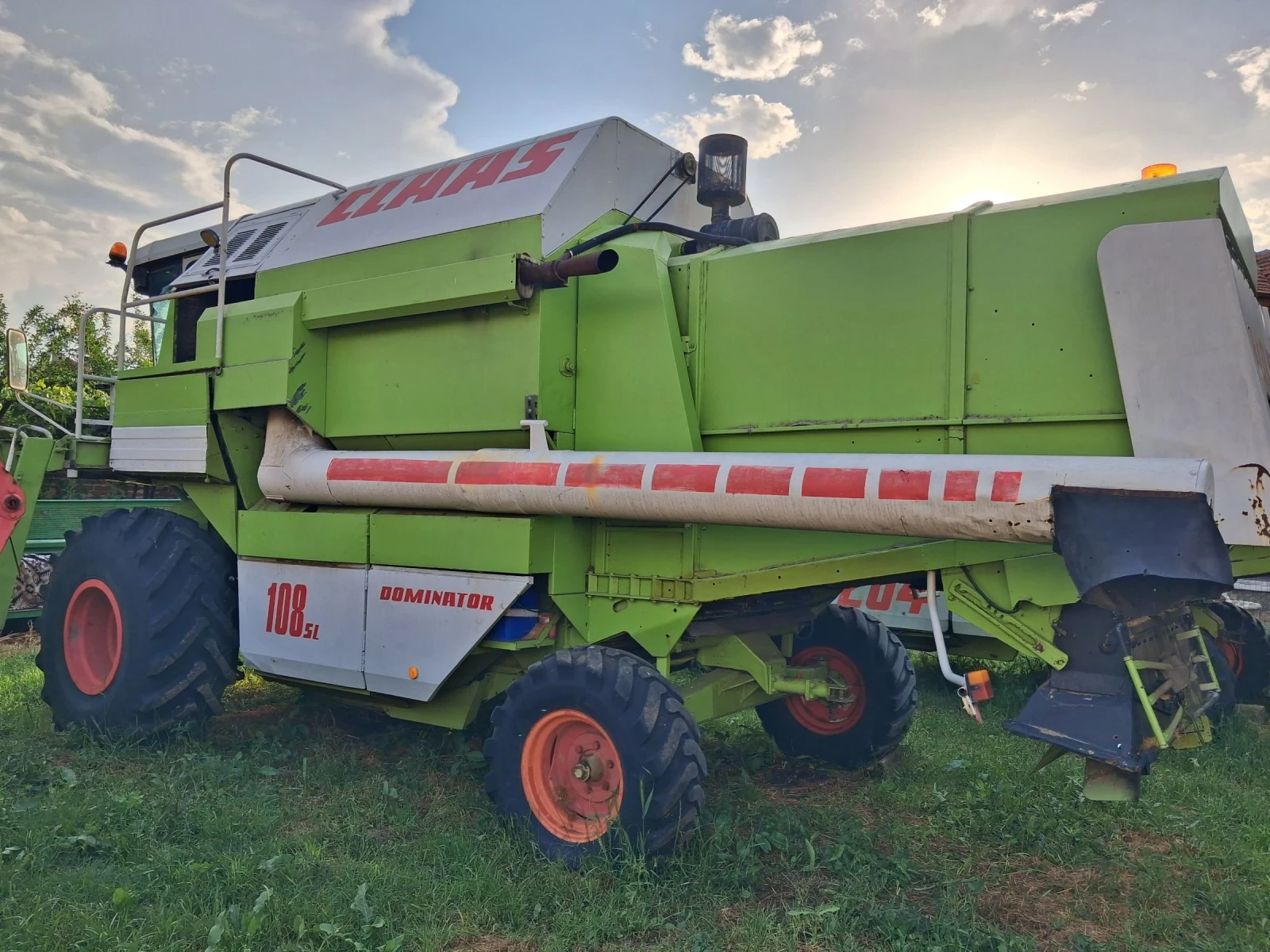 Комбайн Claas 108SL, снимка 3 - Селскостопанска техника - 55610673