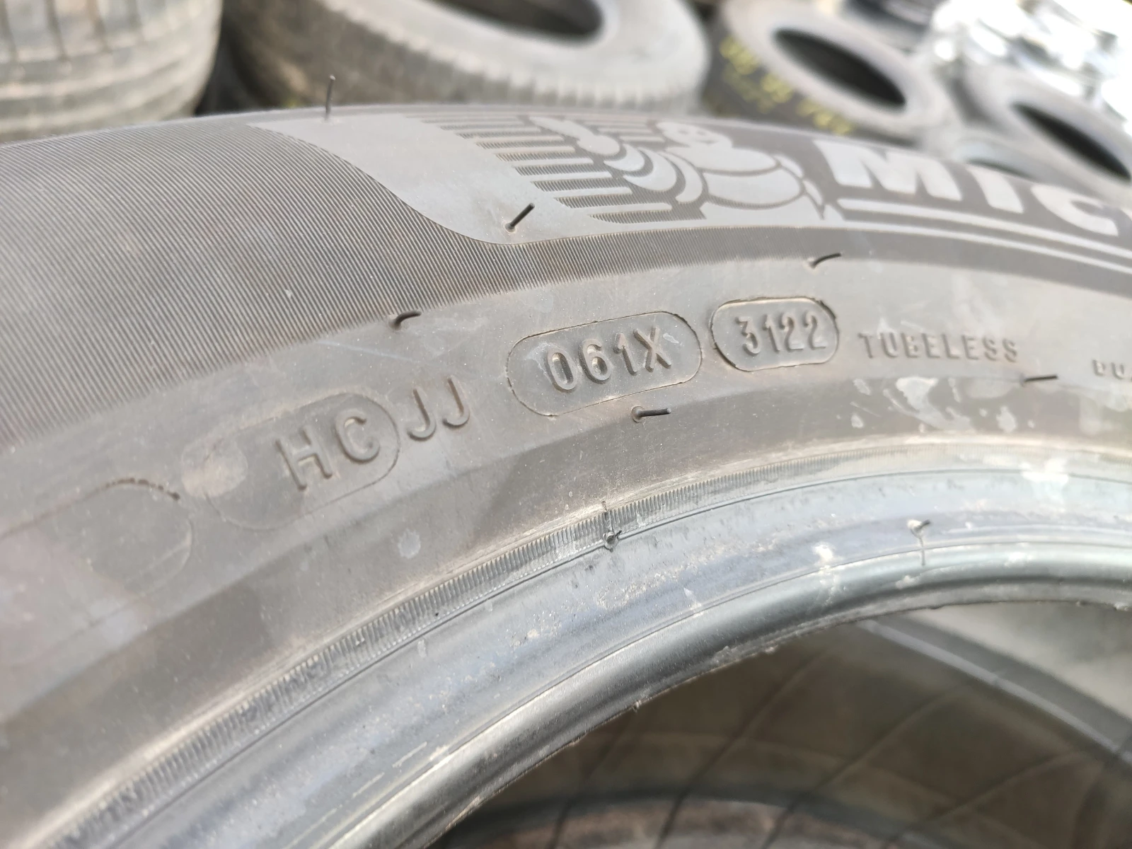 Гуми Зимни 235/55R17, снимка 9 - Гуми и джанти - 53961644