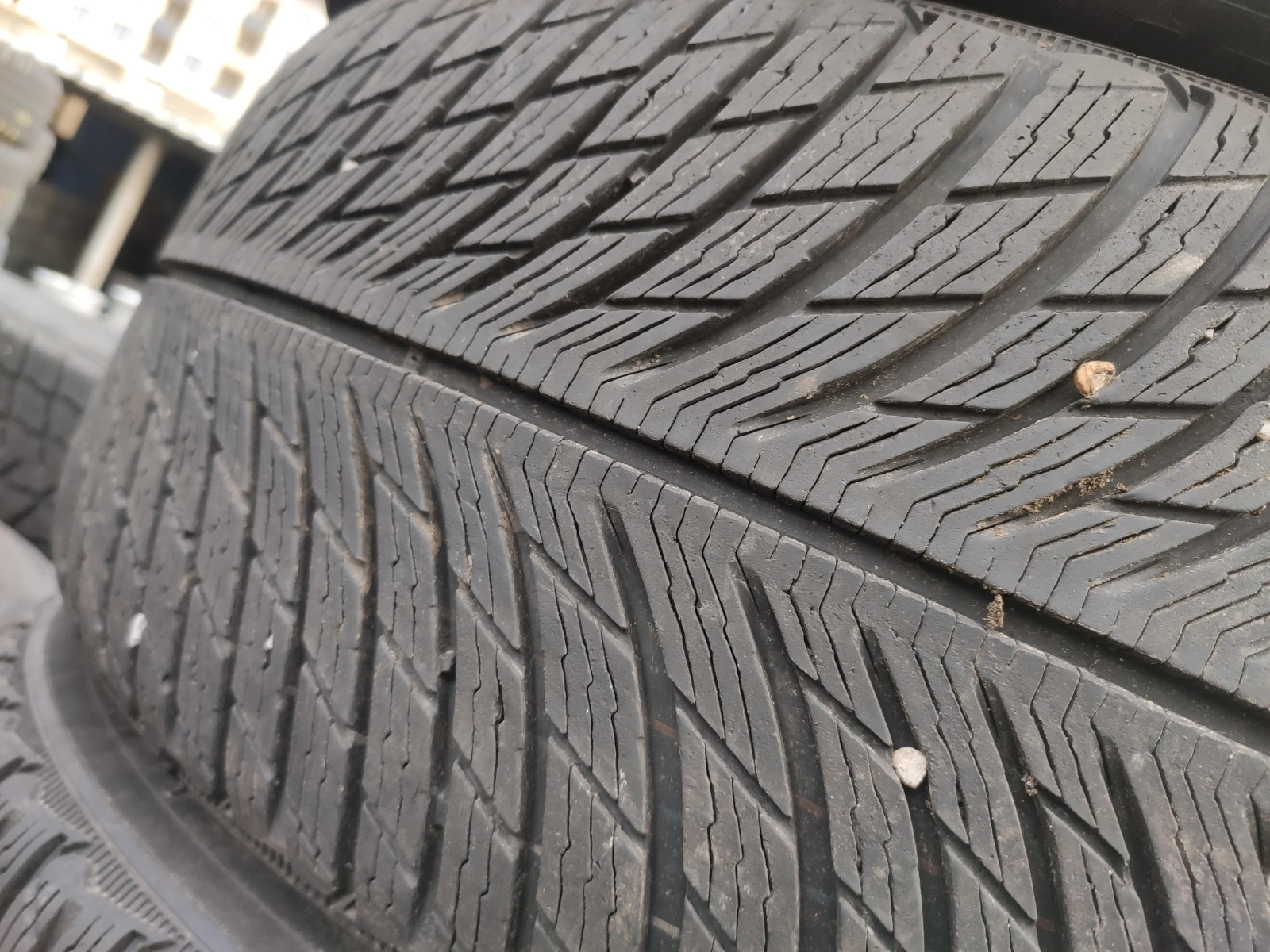 Гуми Зимни 235/55R17